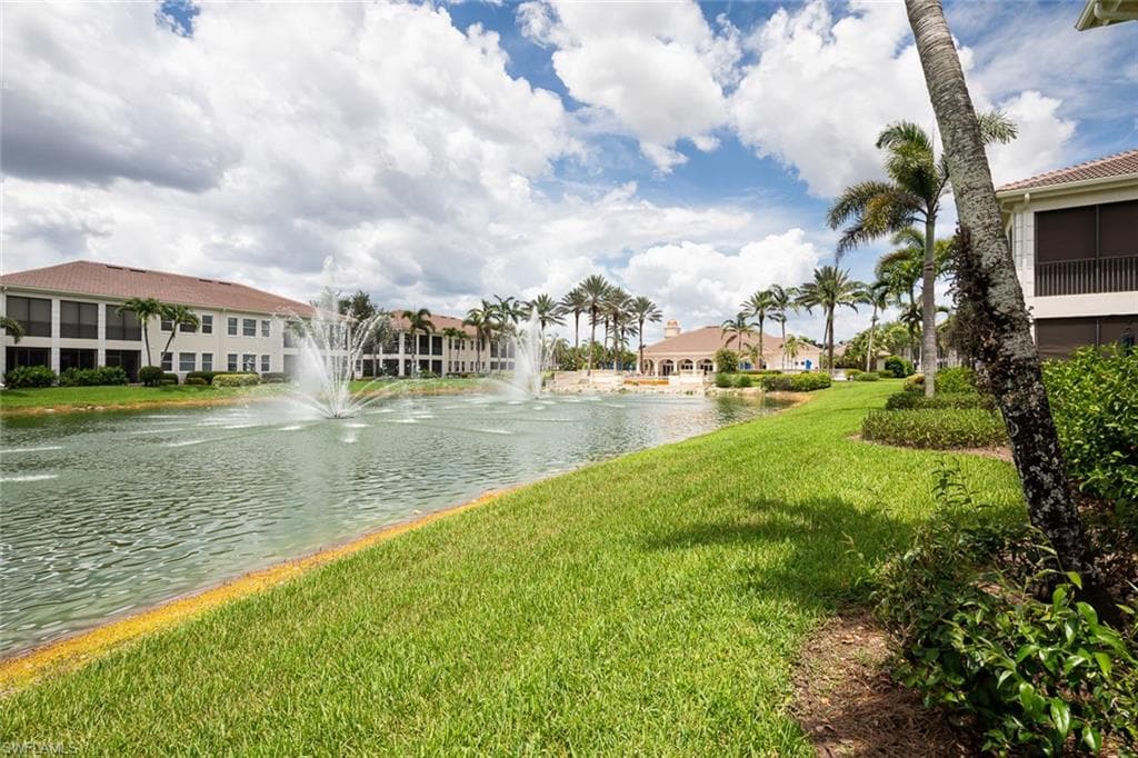 575 Avellino Isles CIR # 102, NAPLES FL 34119-24