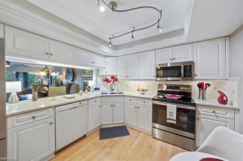 6080 Pelican Bay BLVD # 401, NAPLES FL 34108-7