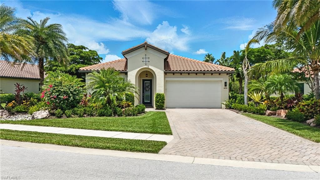 4649 Abaca CIR, NAPLES FL 34119-2