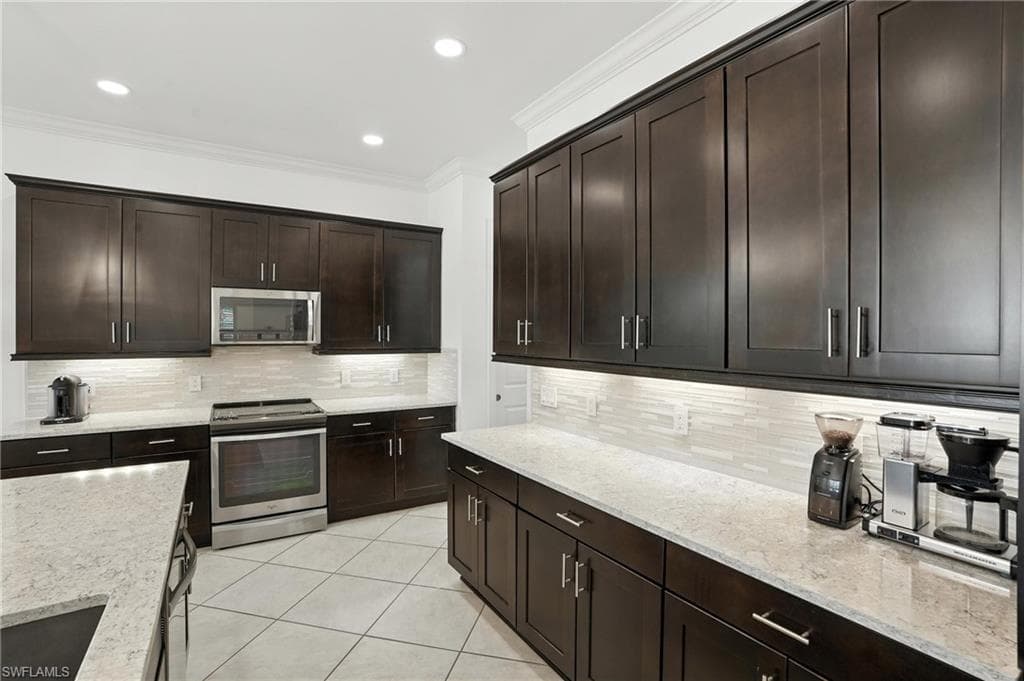 4649 Abaca CIR, NAPLES FL 34119-8