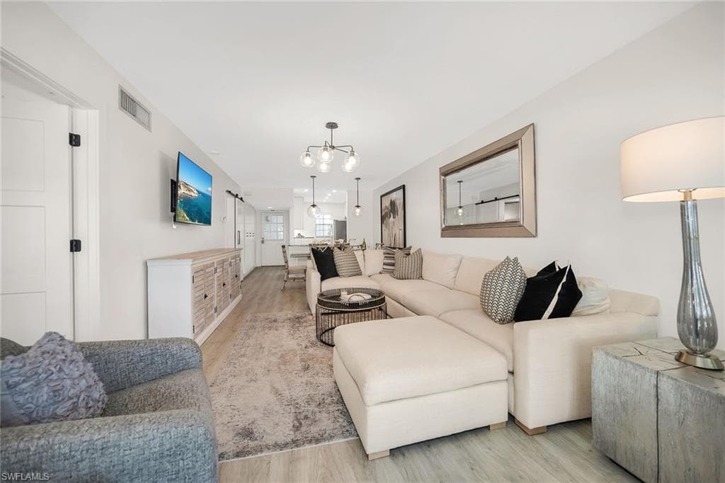 290 Banyan BLVD # 290, NAPLES FL 34102-15