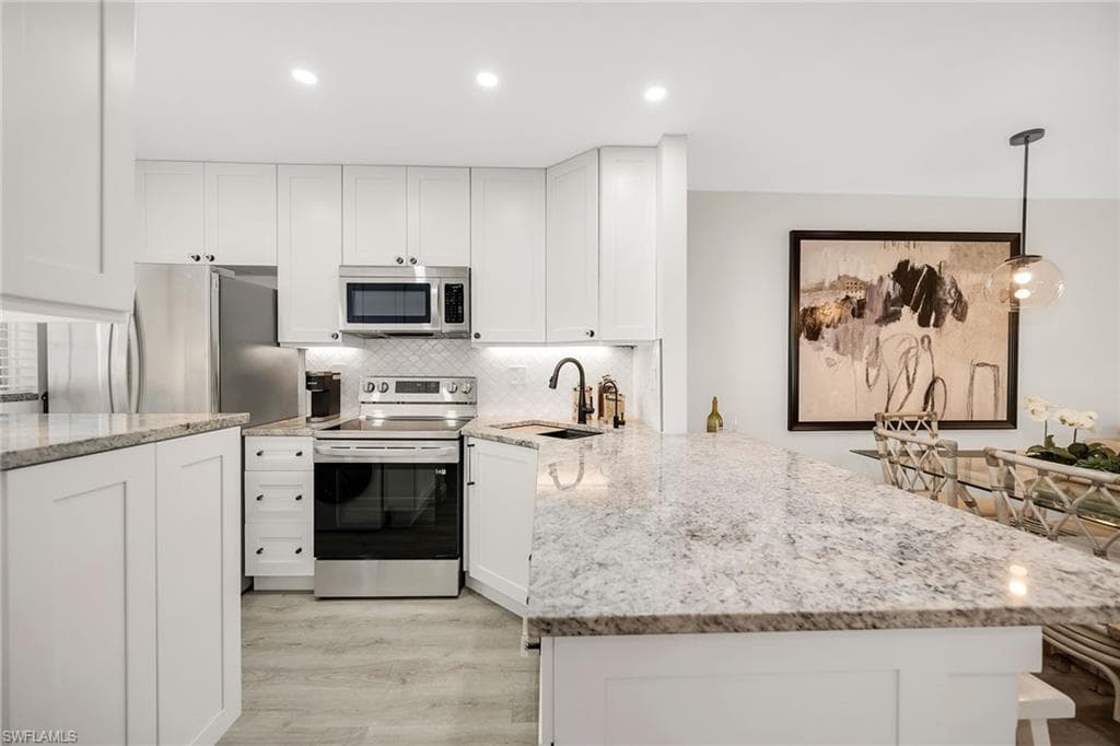 290 Banyan BLVD # 290, NAPLES FL 34102-2