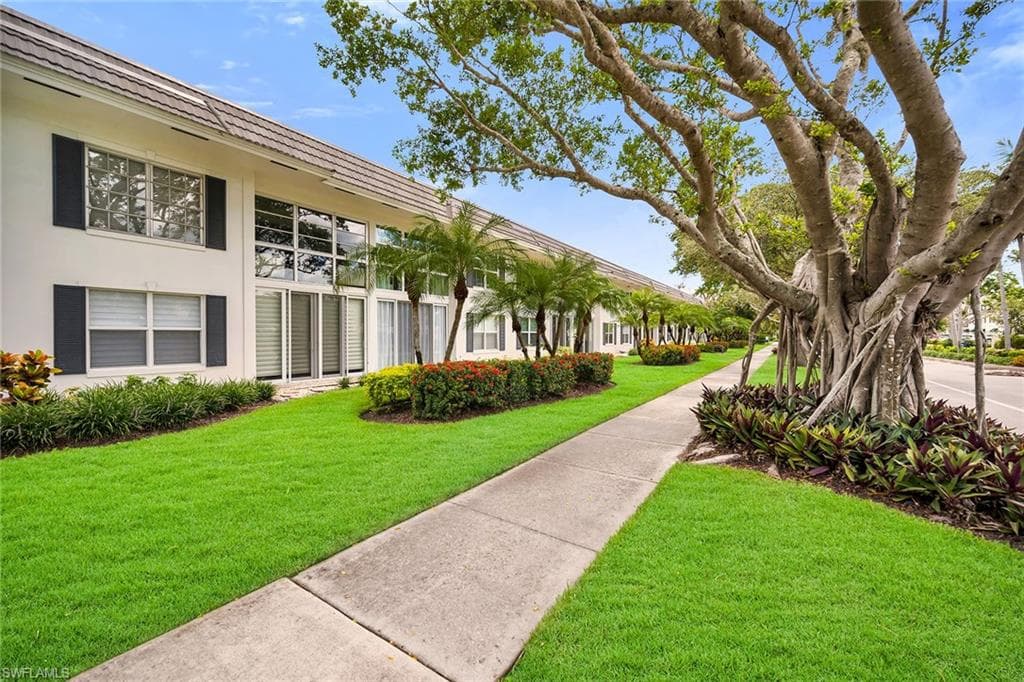 290 Banyan BLVD # 290, NAPLES FL 34102-29