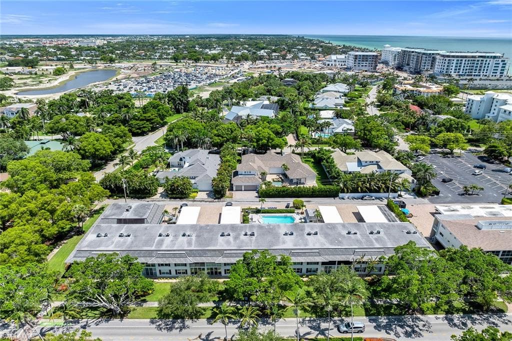 290 Banyan BLVD # 290, NAPLES FL 34102-48