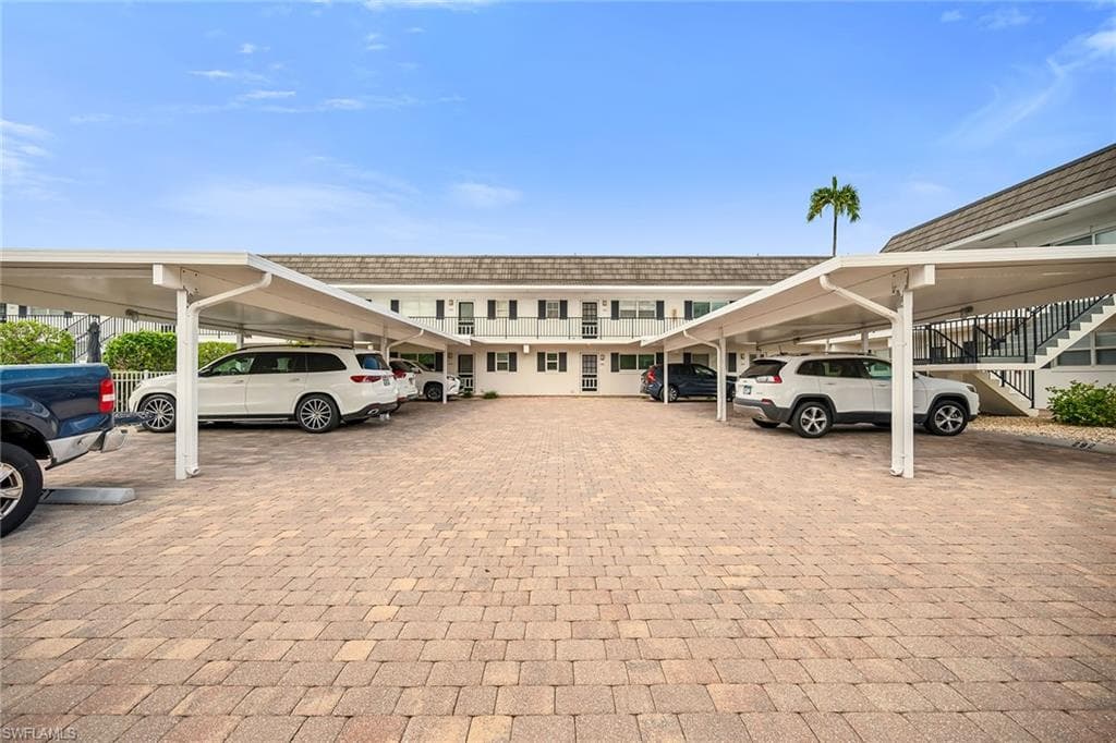 290 Banyan BLVD # 290, NAPLES FL 34102-32