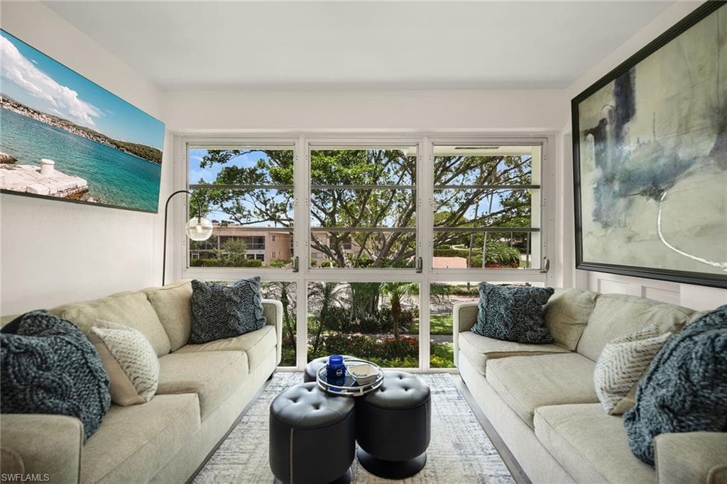290 Banyan BLVD # 290, NAPLES FL 34102-13