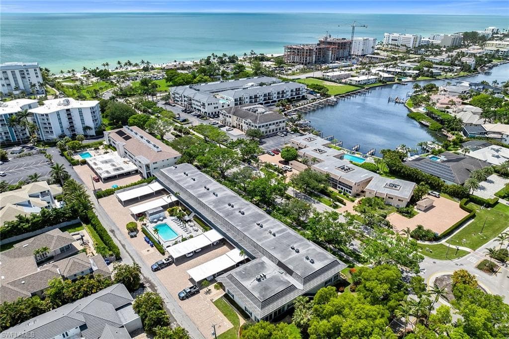290 Banyan BLVD # 290, NAPLES FL 34102-44