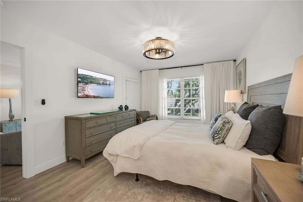 290 Banyan BLVD # 290, NAPLES FL 34102-17