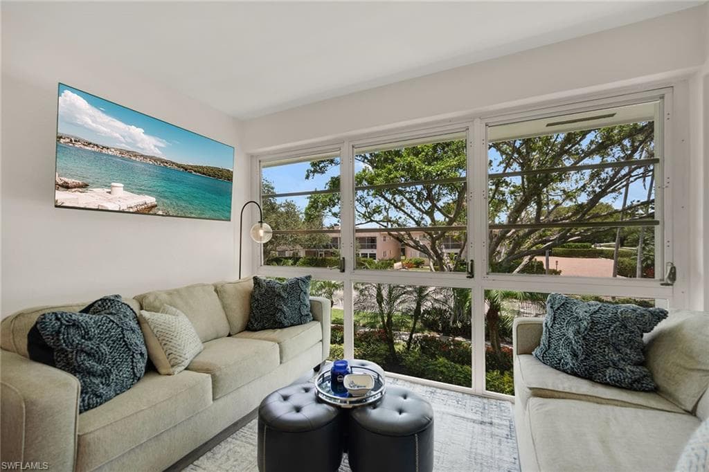 290 Banyan BLVD # 290, NAPLES FL 34102-14