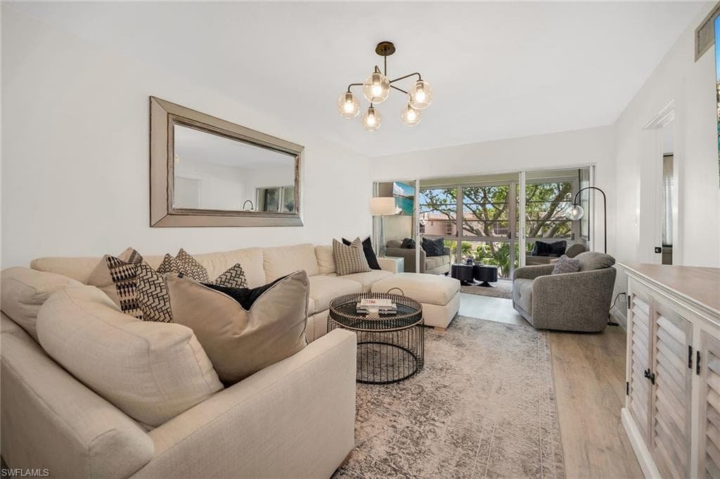 290 Banyan BLVD # 290, NAPLES FL 34102-10