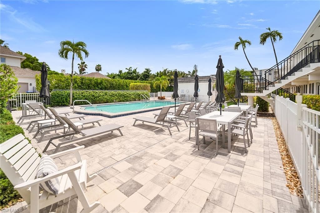 290 Banyan BLVD # 290, NAPLES FL 34102-39