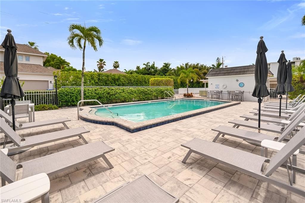 290 Banyan BLVD # 290, NAPLES FL 34102-34