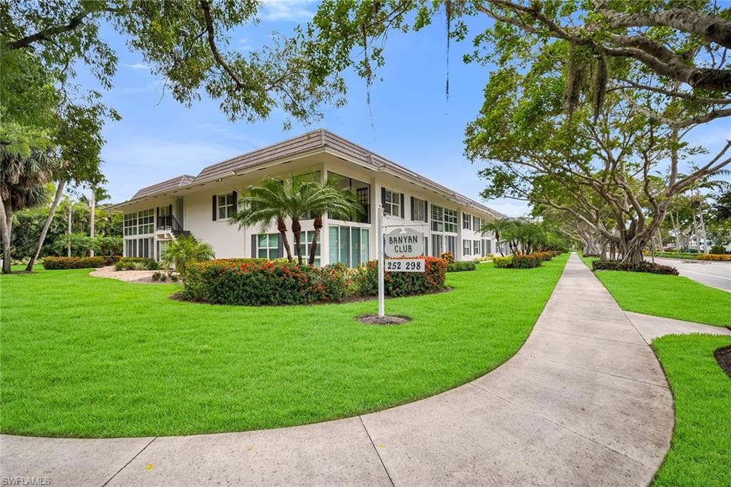 290 Banyan BLVD # 290, NAPLES FL 34102-30