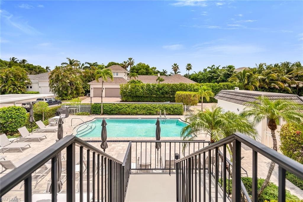290 Banyan BLVD # 290, NAPLES FL 34102-38