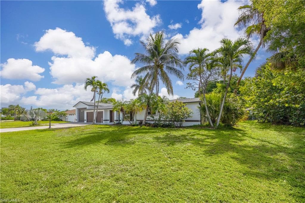 4656 Capri DR, NAPLES FL 34103-22