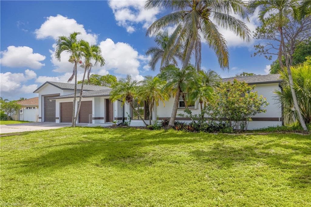 4656 Capri DR, NAPLES FL 34103-21