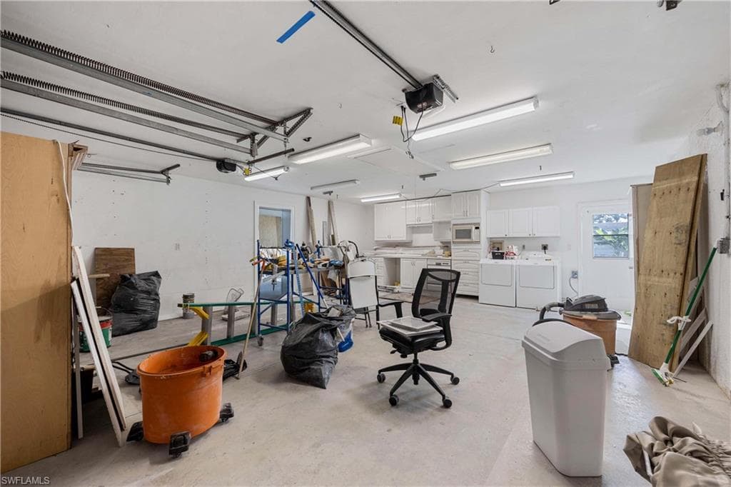 4656 Capri DR, NAPLES FL 34103-17