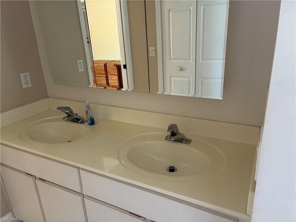 10741 Maui CIR, ESTERO FL 33928-16