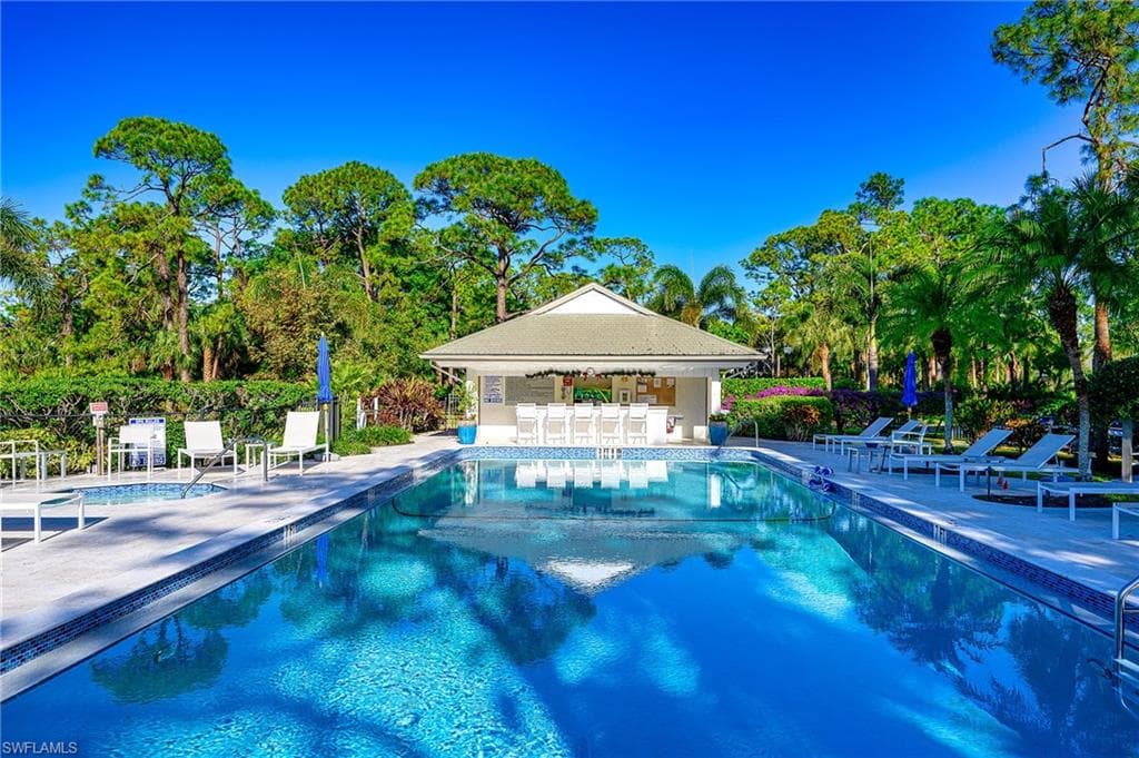 522 Wildwood LN # 522, NAPLES FL 34105-25