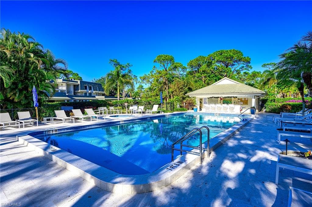 522 Wildwood LN # 522, NAPLES FL 34105-27