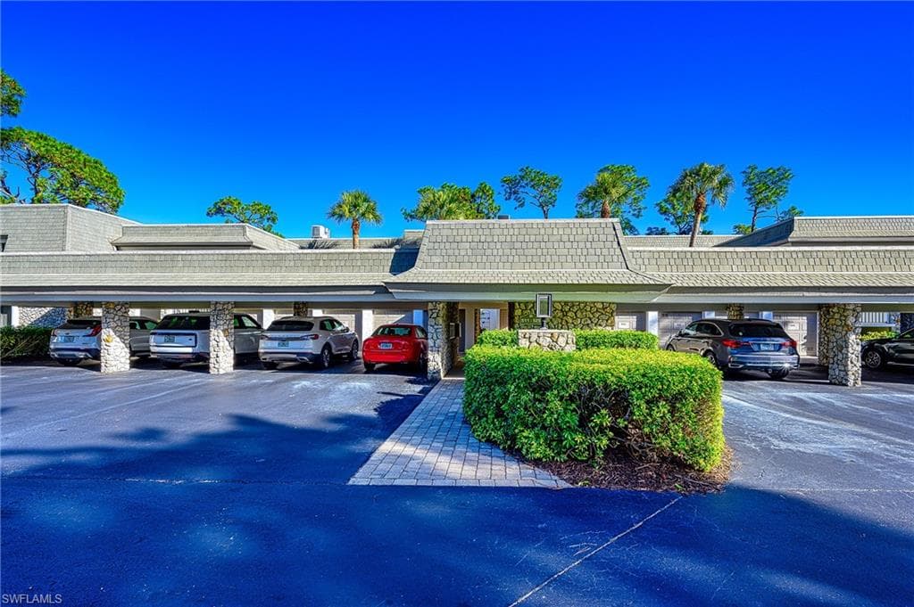 522 Wildwood LN # 522, NAPLES FL 34105-24