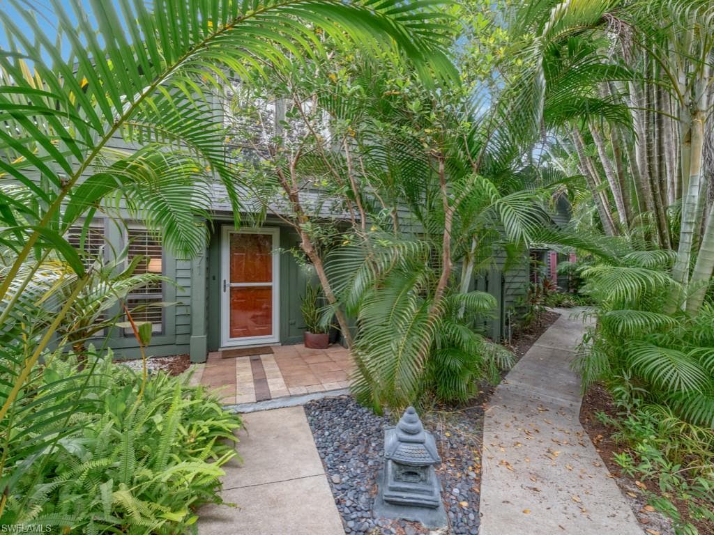 1271 Solana RD # E4, NAPLES FL 34103-16