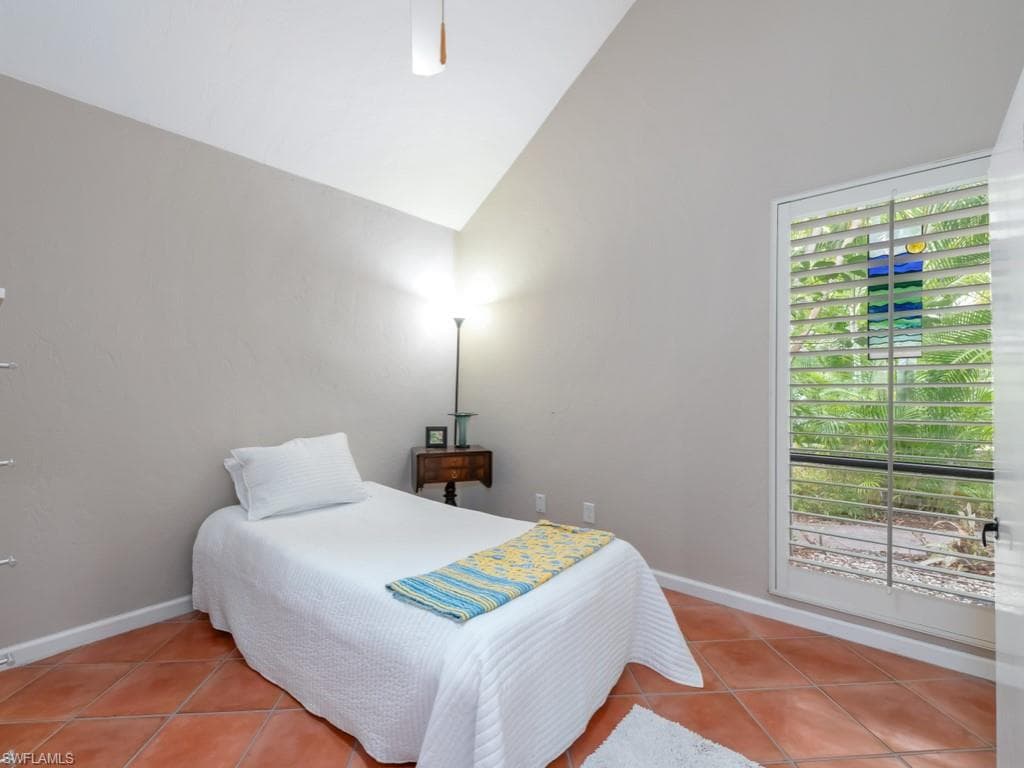 1271 Solana RD # E4, NAPLES FL 34103-13
