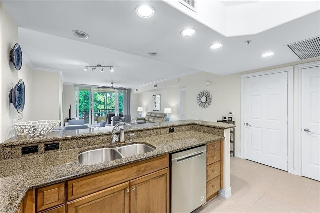 2728 Tiburon BLVD E A204-6
