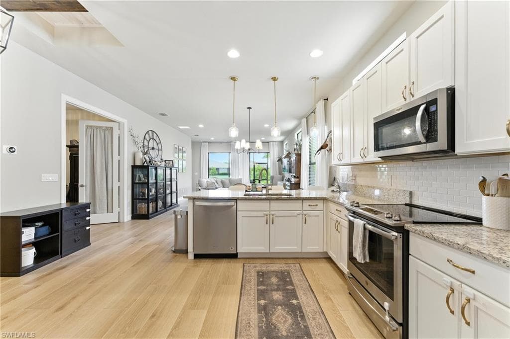 8230 Venetian Pointe DR, FORT MYERS FL 33908-12