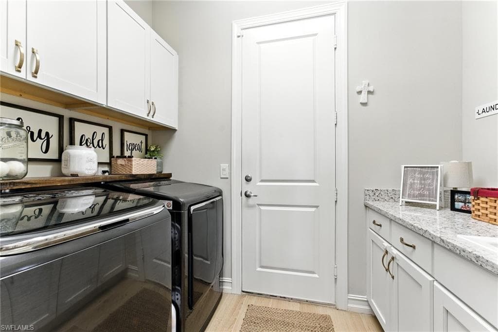 8230 Venetian Pointe DR, FORT MYERS FL 33908-11