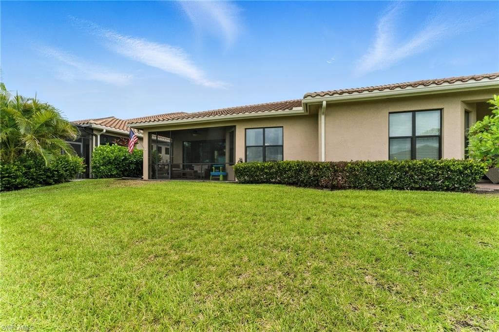 8230 Venetian Pointe DR, FORT MYERS FL 33908-29