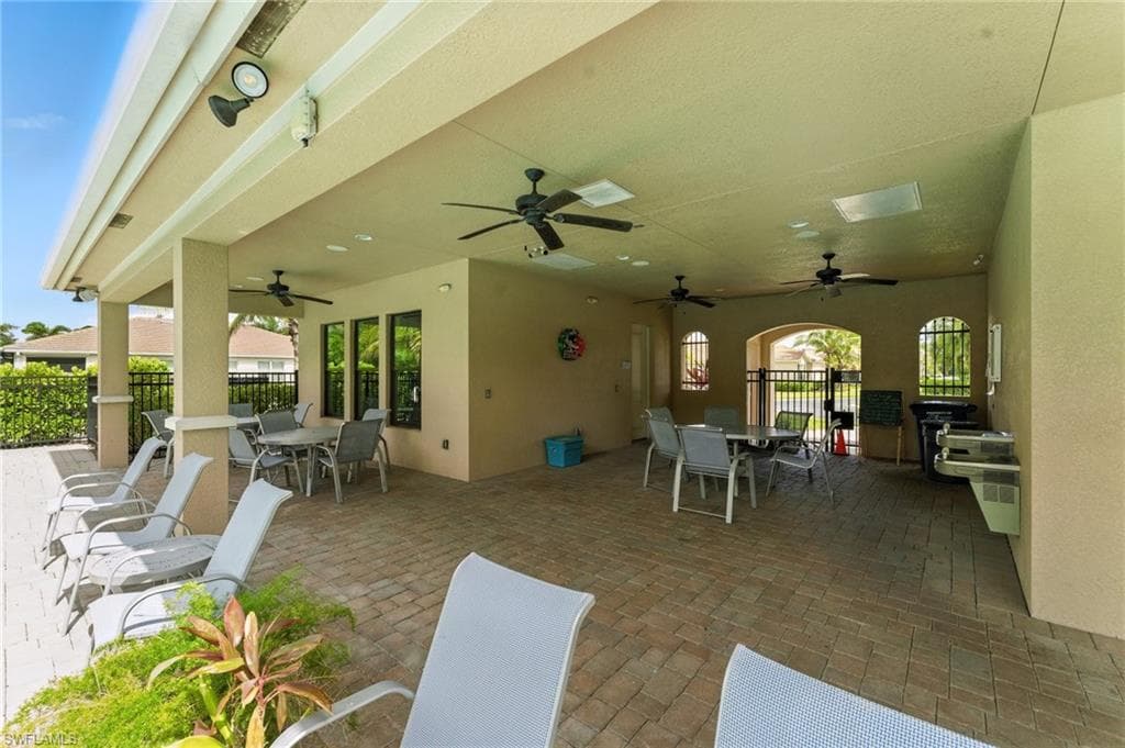 8230 Venetian Pointe DR, FORT MYERS FL 33908-36