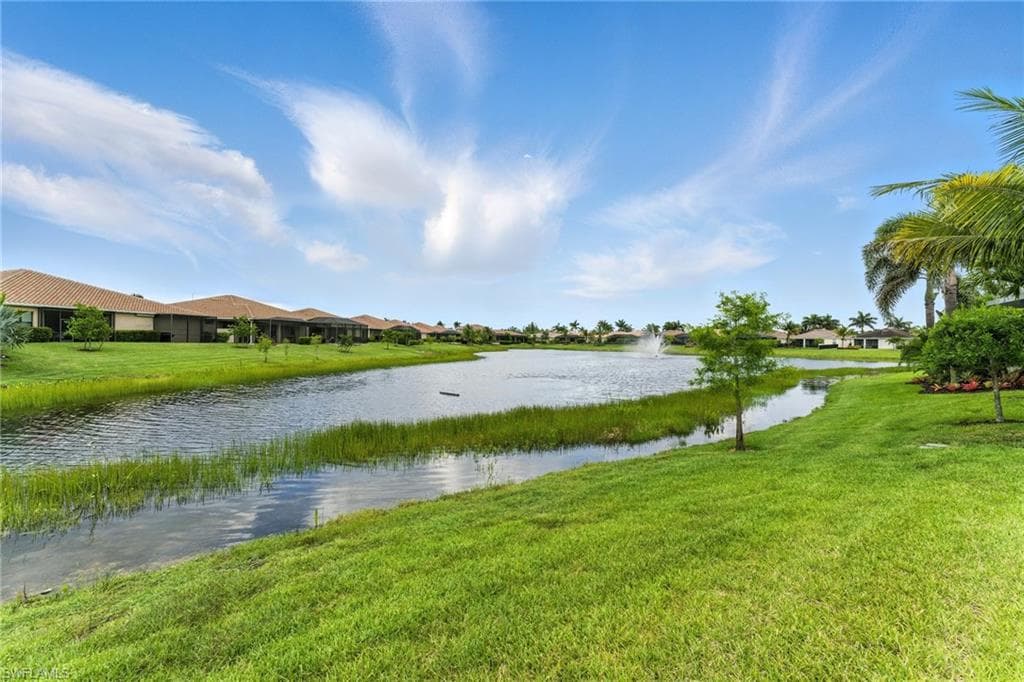 8230 Venetian Pointe DR, FORT MYERS FL 33908-28