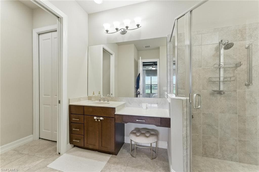 8230 Venetian Pointe DR, FORT MYERS FL 33908-24