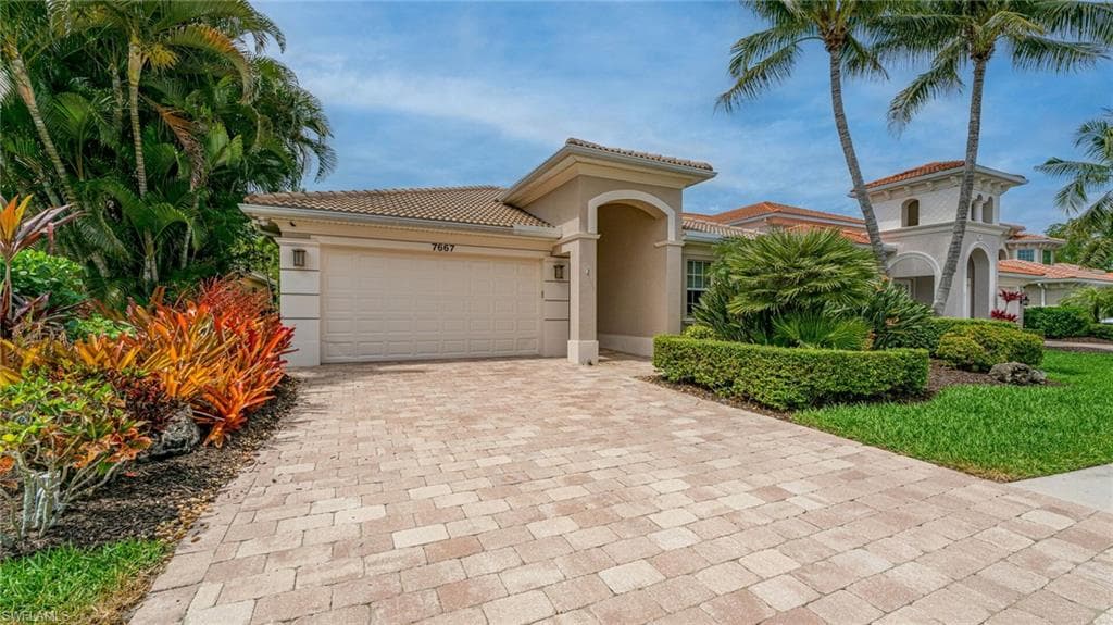 7667 Martino CIR, NAPLES FL 34112-5