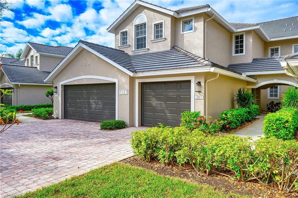 7127 Blue Juniper CT # 201, NAPLES FL 34109-5