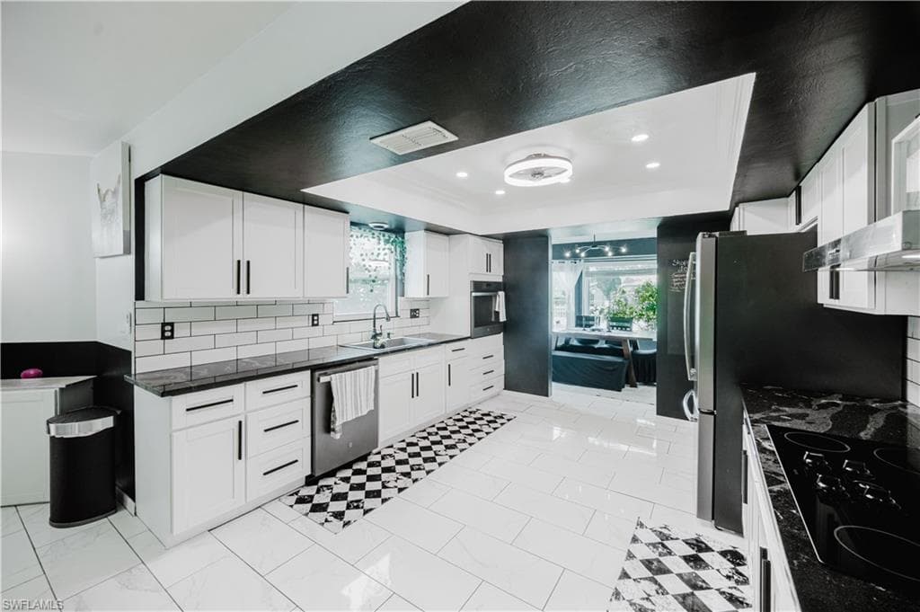 123 Edward AVE, LEHIGH ACRES FL 33936-8