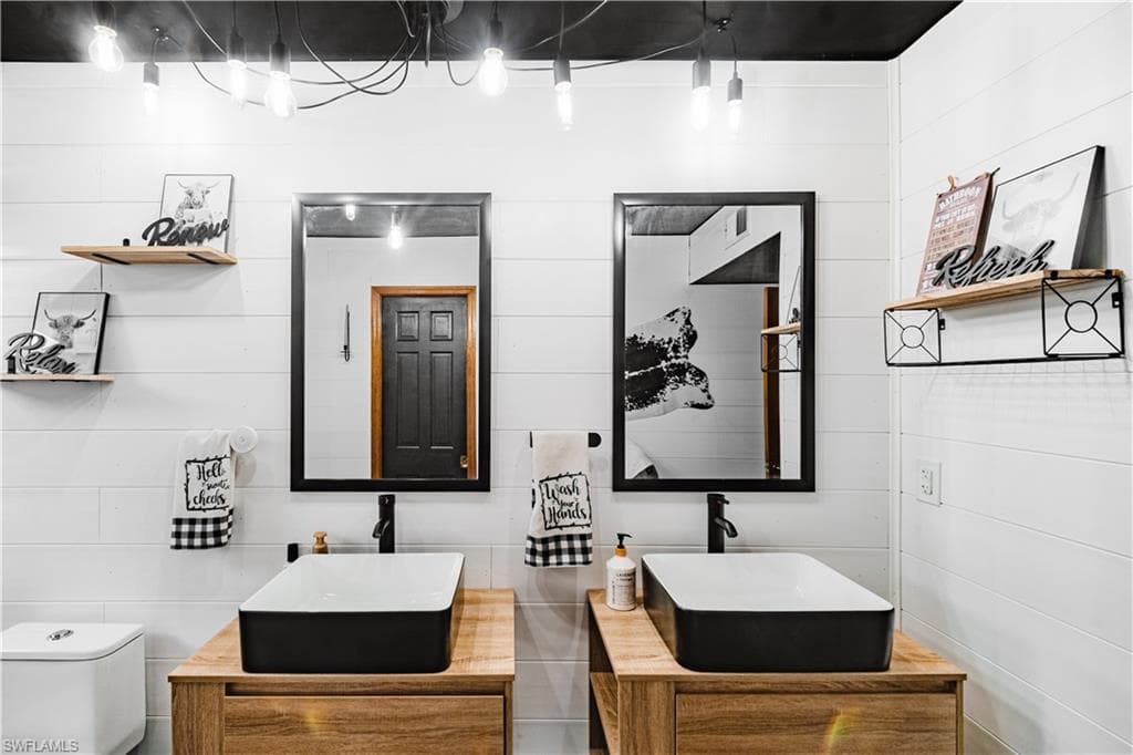 123 Edward AVE, LEHIGH ACRES FL 33936-17