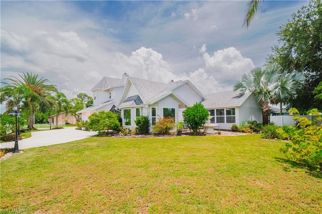 123 Edward AVE, LEHIGH ACRES FL 33936-27