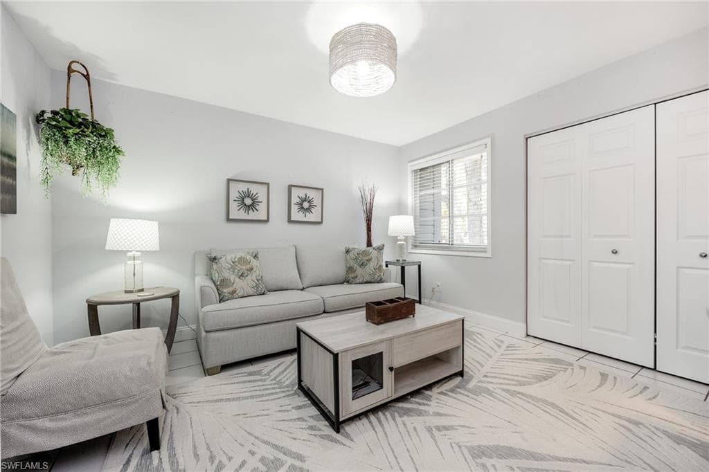 2550 Citrus Lake DR # W201, NAPLES FL 34109-11