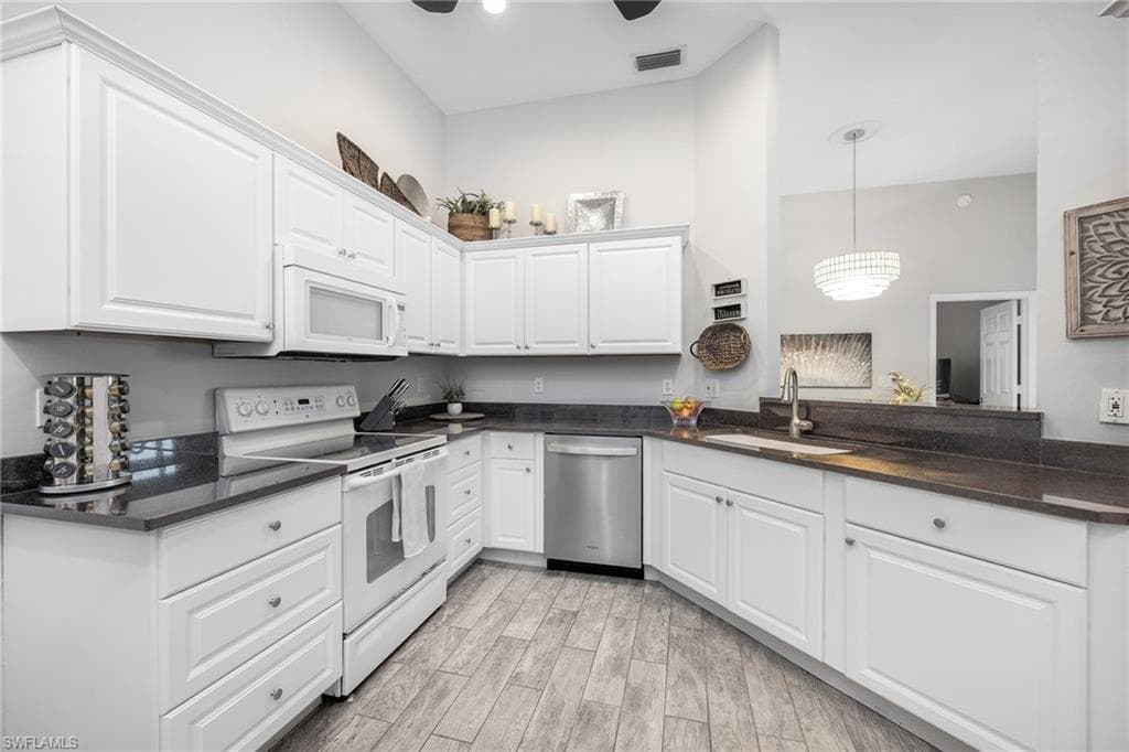 2550 Citrus Lake DR # W201, NAPLES FL 34109-8