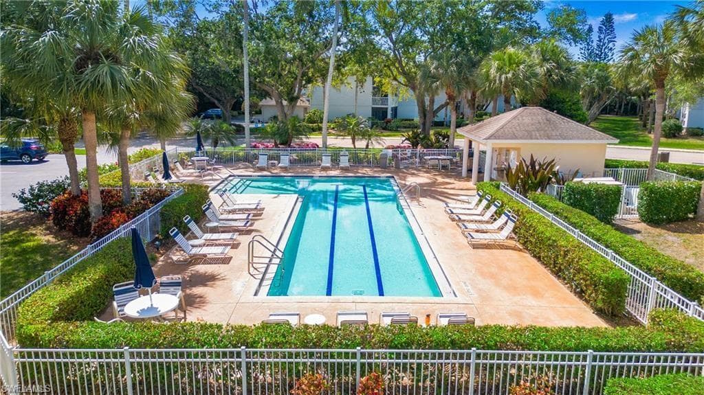 2550 Citrus Lake DR # W201, NAPLES FL 34109-38