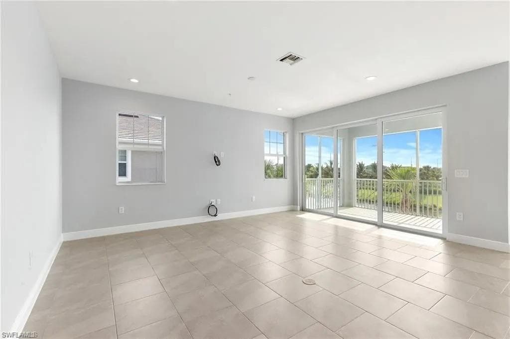2318 Sawyers Hill RD # 105, NAPLES FL 34120-13