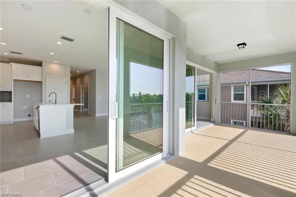 2318 Sawyers Hill RD # 105, NAPLES FL 34120-20
