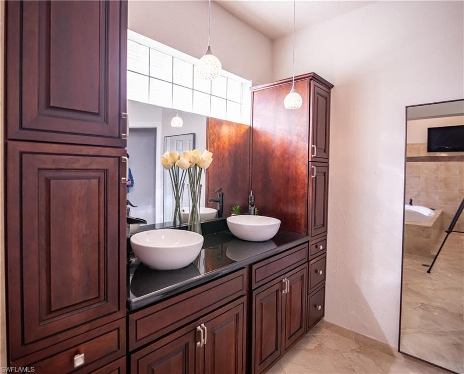 5160 Harborage DR, FORT MYERS FL 33908-24