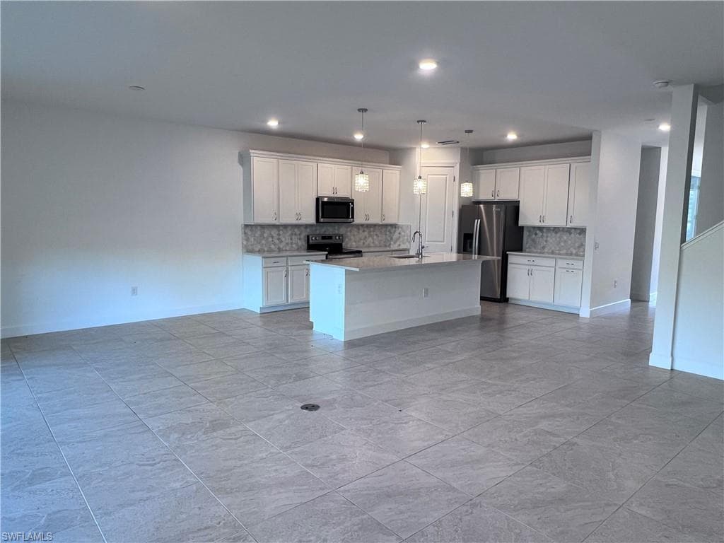 3700 Passion Vine DR, ALVA FL 33920-18