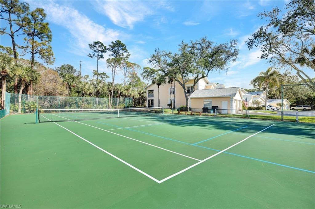 437 Wiggins Lake CT # 201, NAPLES FL 34110-21