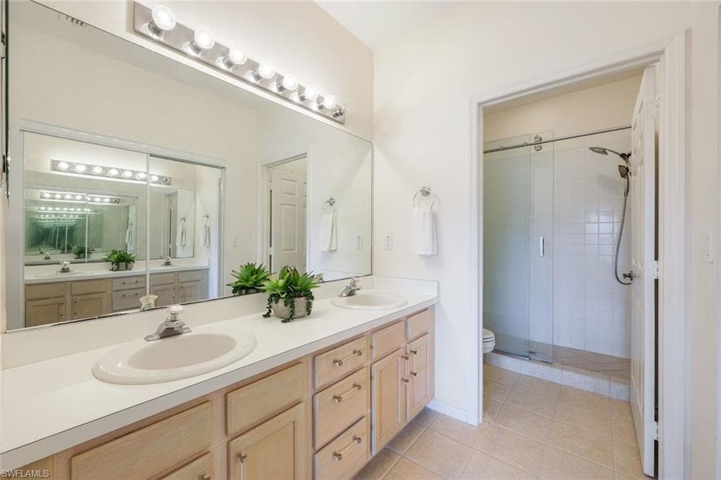 437 Wiggins Lake CT # 201, NAPLES FL 34110-13
