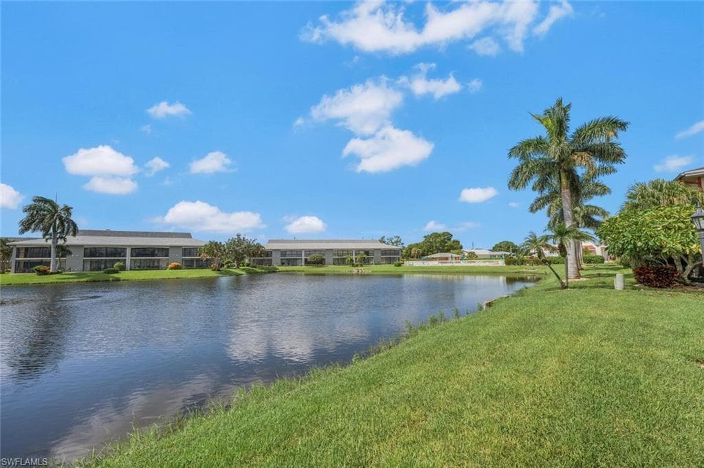 332 Charlemagne BLVD # H101, NAPLES FL 34112-1
