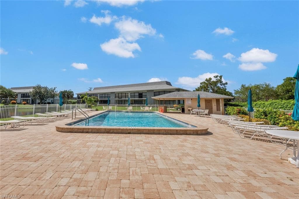 332 Charlemagne BLVD # H101, NAPLES FL 34112-32